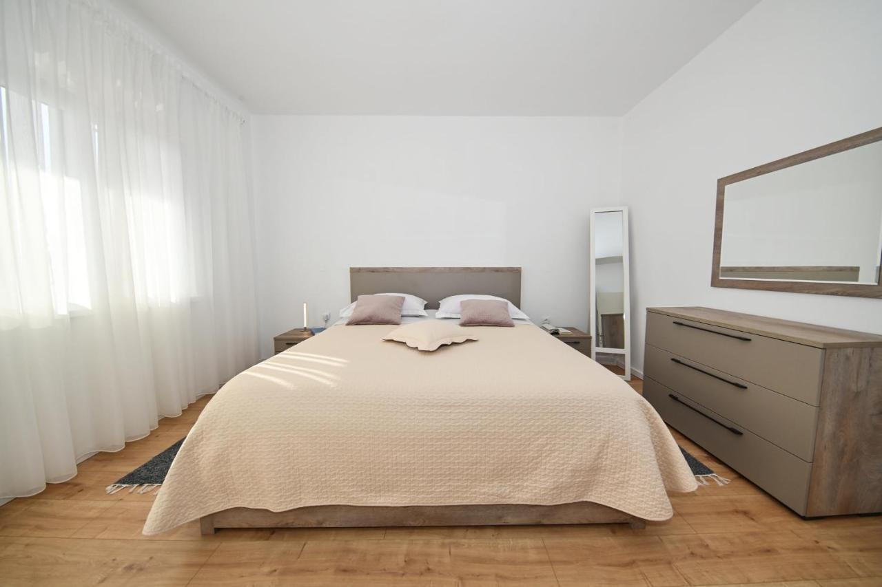 Apartment Irena Posedarje Eksteriør billede
