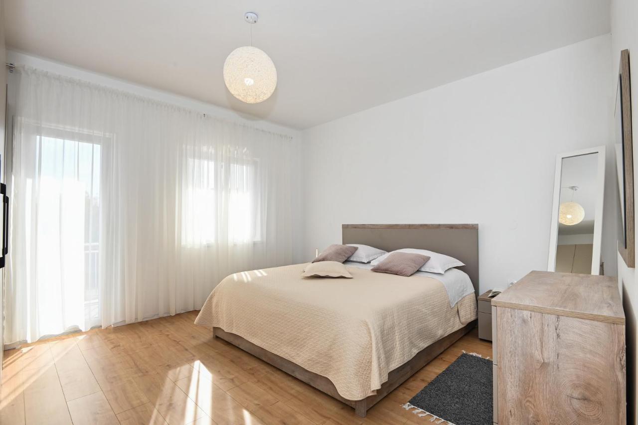 Apartment Irena Posedarje Eksteriør billede