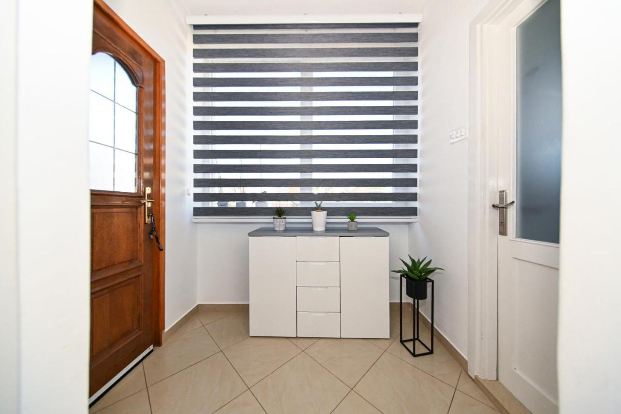 Apartment Irena Posedarje Eksteriør billede