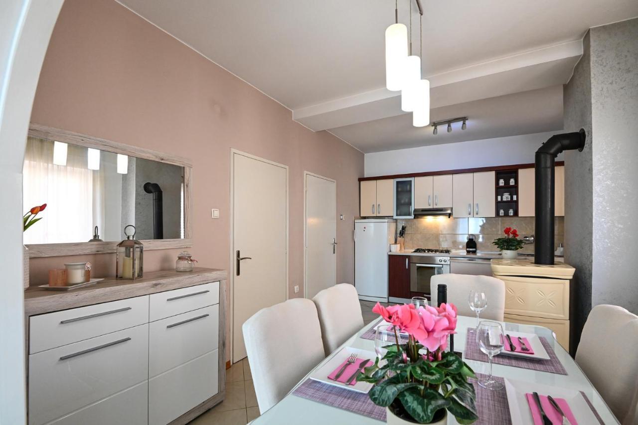 Apartment Irena Posedarje Eksteriør billede
