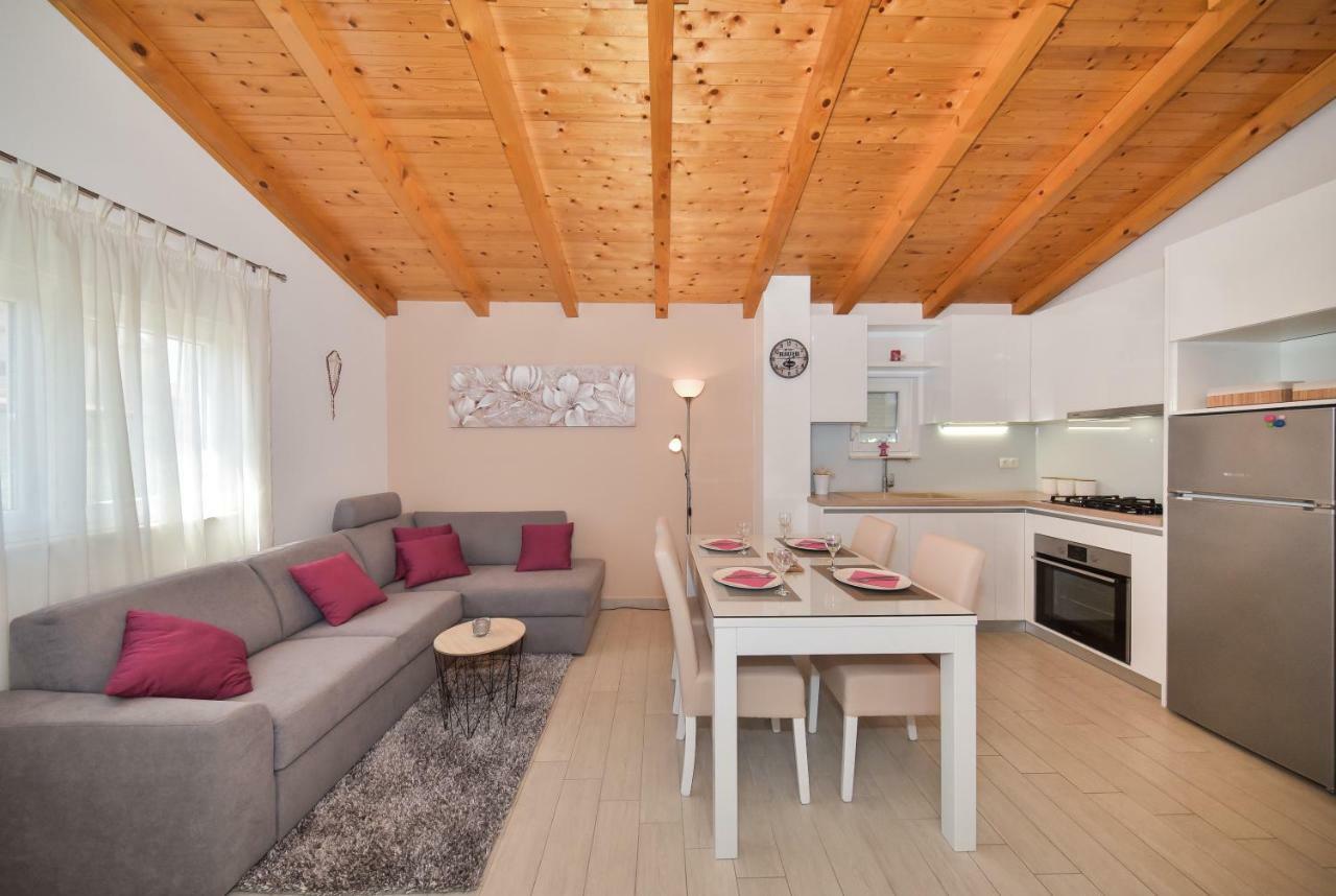 Apartment Irena Posedarje Eksteriør billede